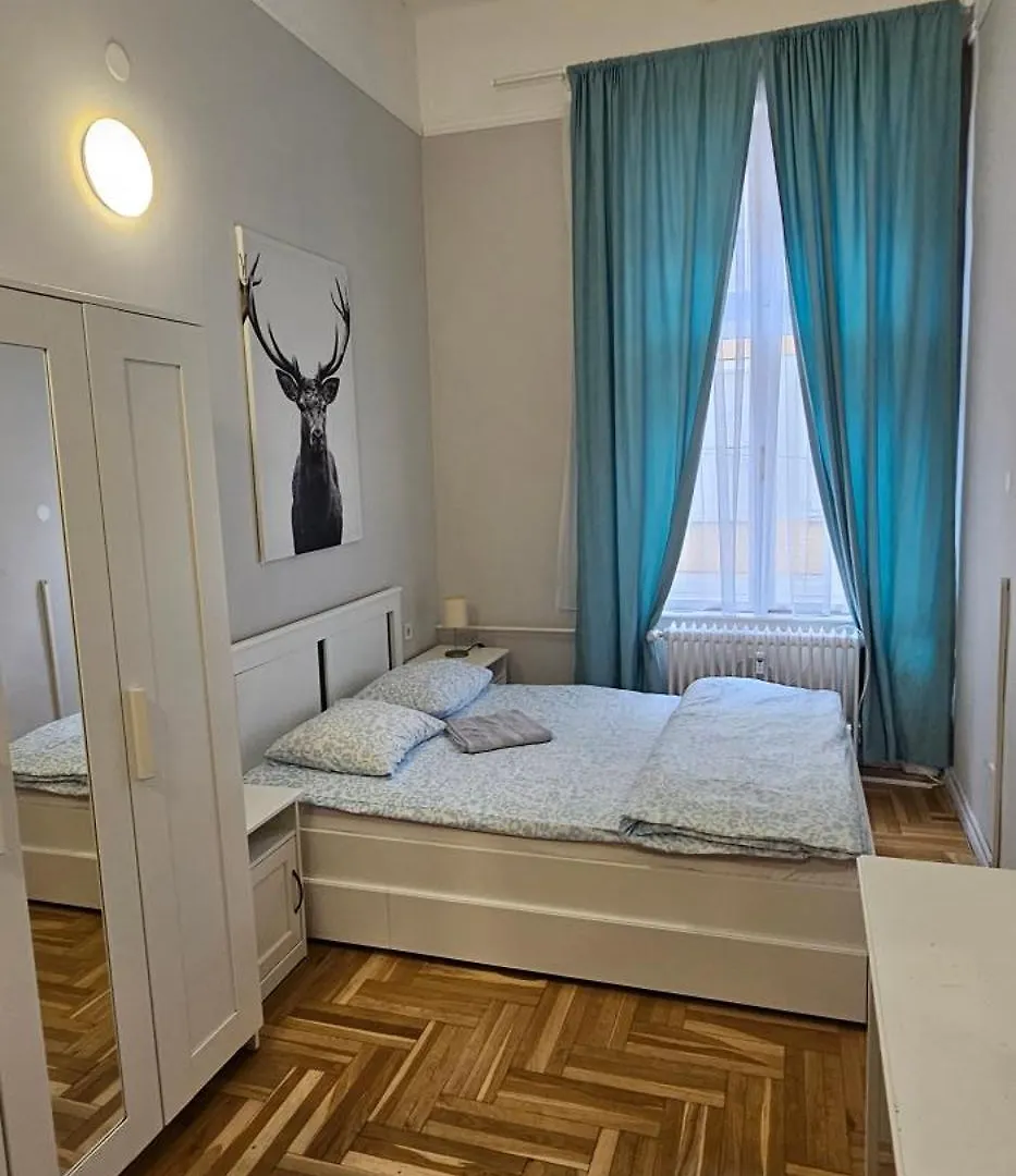 Central Dob Apartman Budapeste