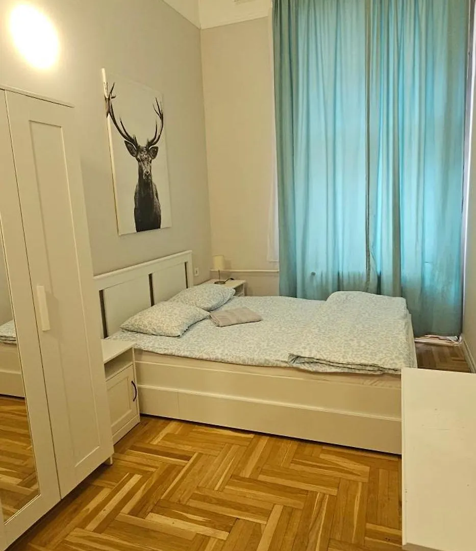 Central Dob Apartman Budapeste 0*,  Hungria