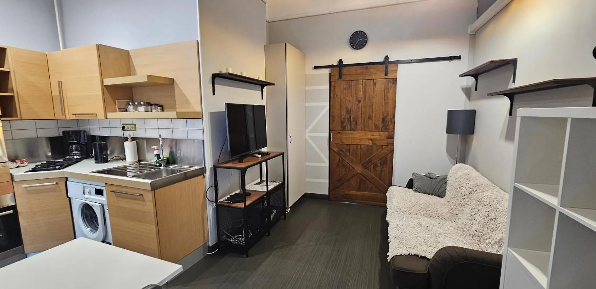 Contatos de Central Dob Apartman
